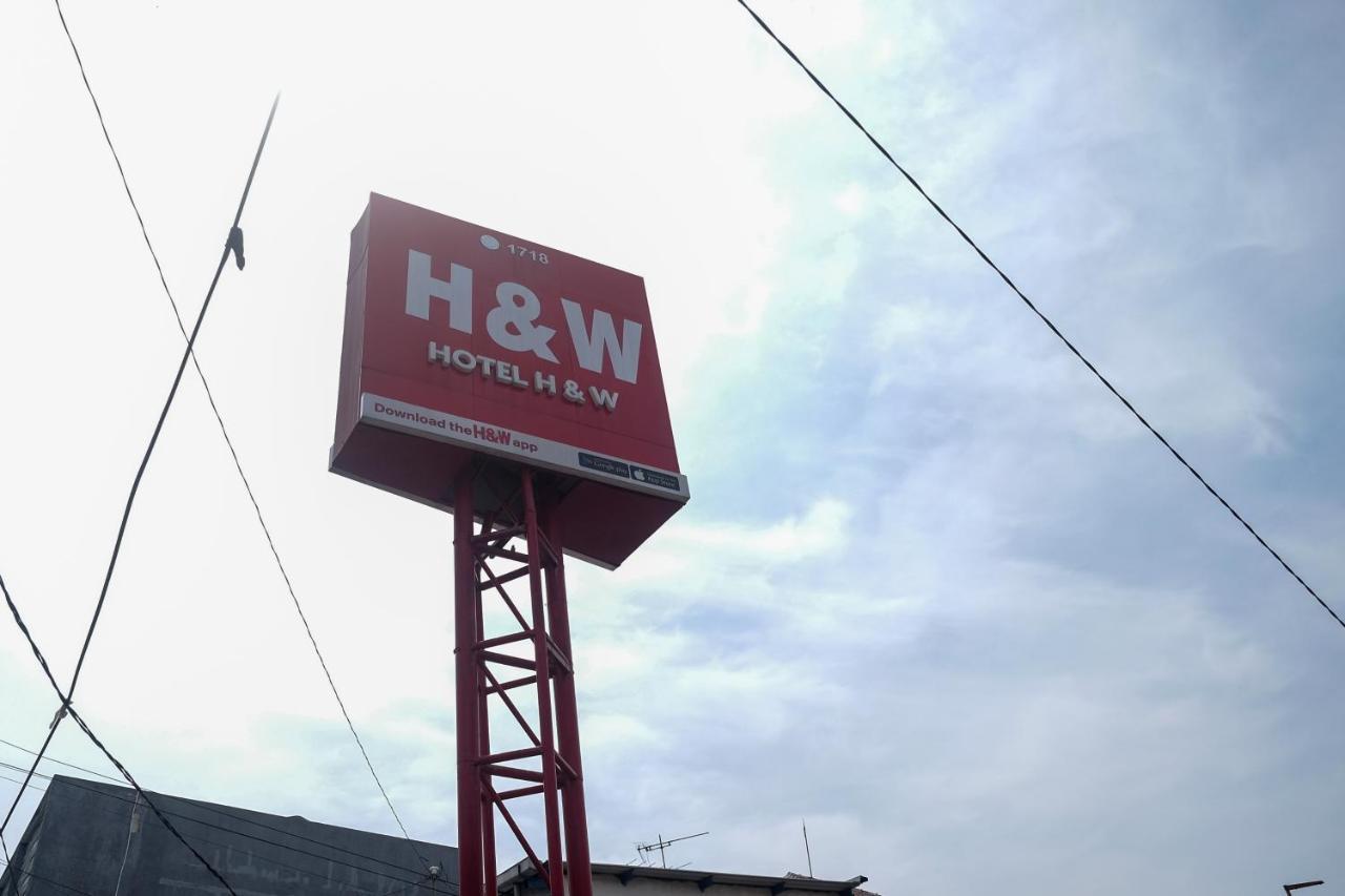 Reddoorz At H&W Hotel Solo Bagian luar foto