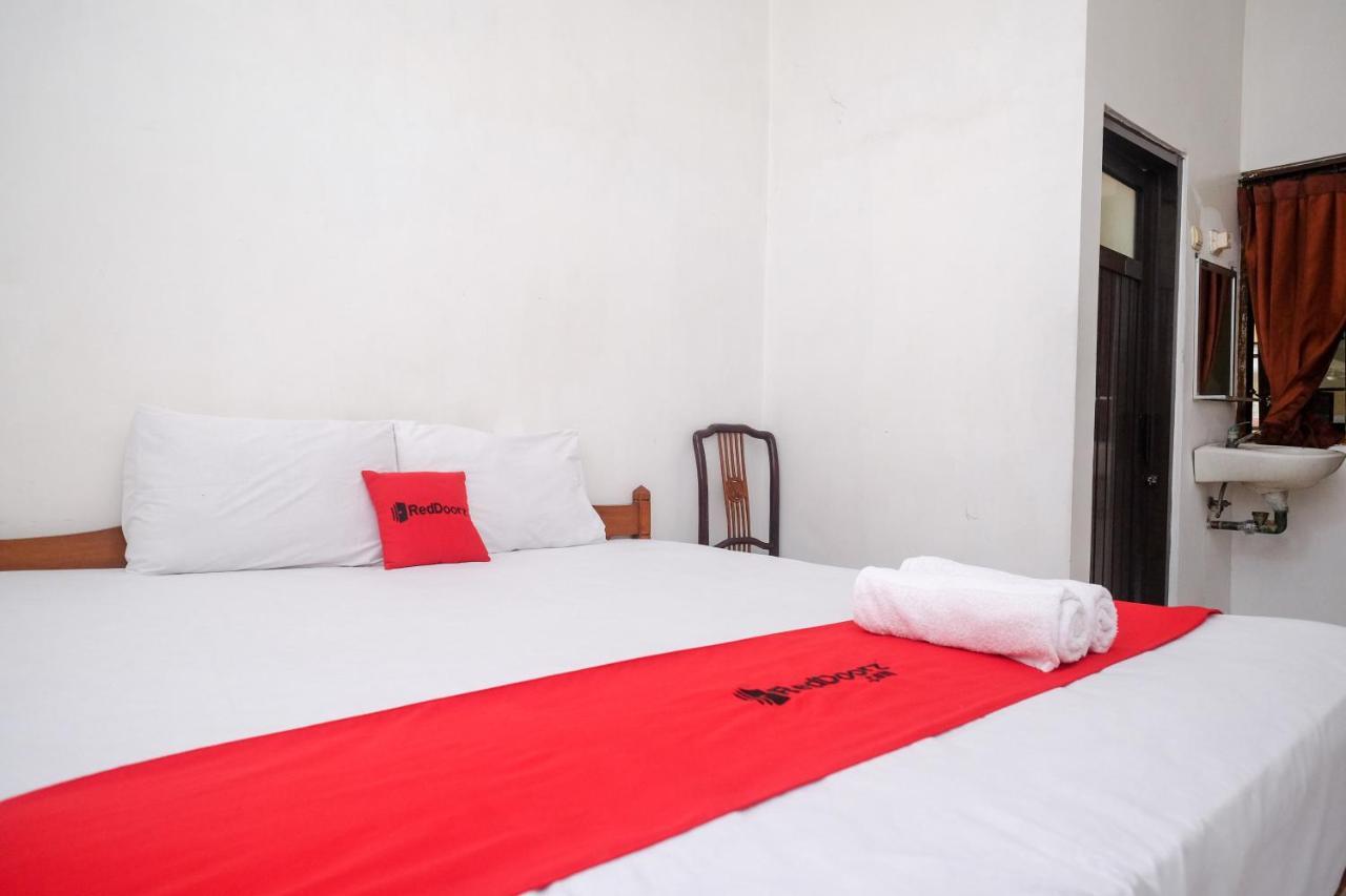 Reddoorz At H&W Hotel Solo Bagian luar foto