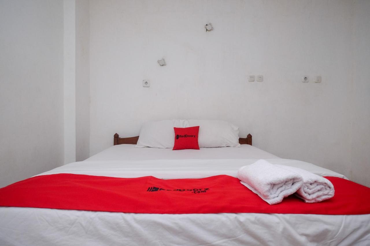Reddoorz At H&W Hotel Solo Bagian luar foto