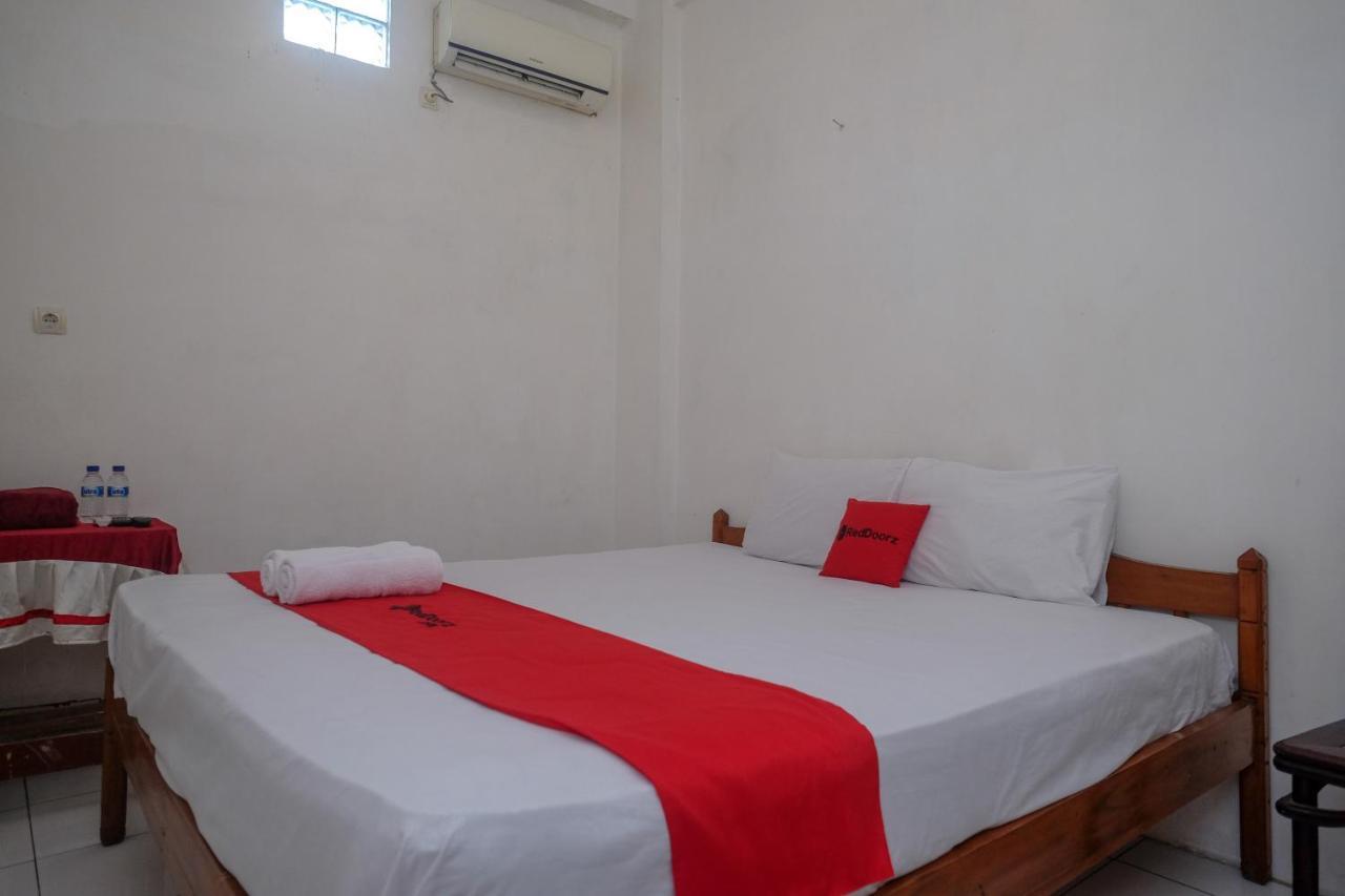 Reddoorz At H&W Hotel Solo Bagian luar foto