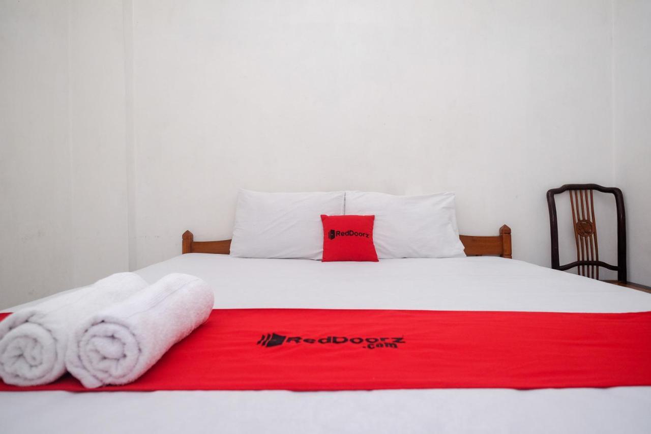 Reddoorz At H&W Hotel Solo Bagian luar foto
