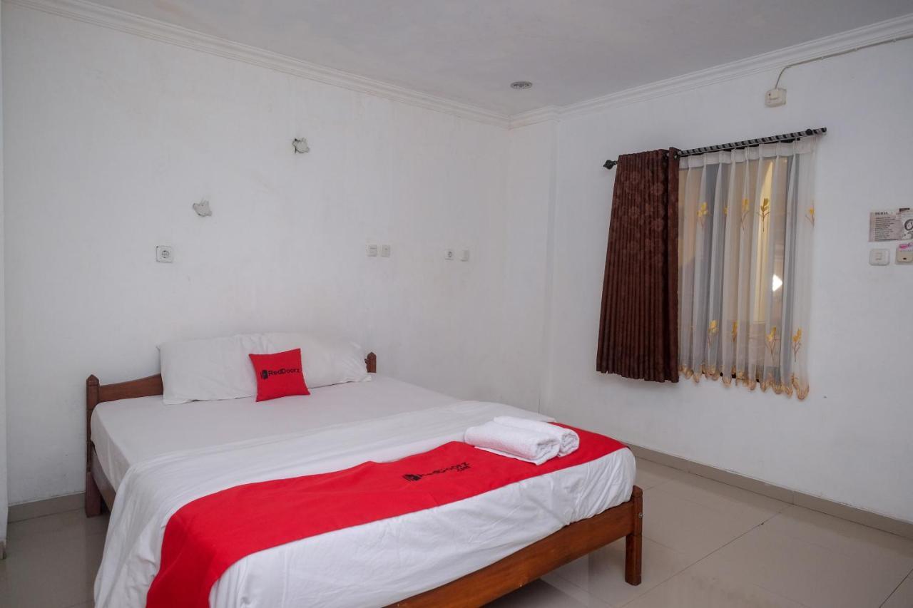Reddoorz At H&W Hotel Solo Bagian luar foto