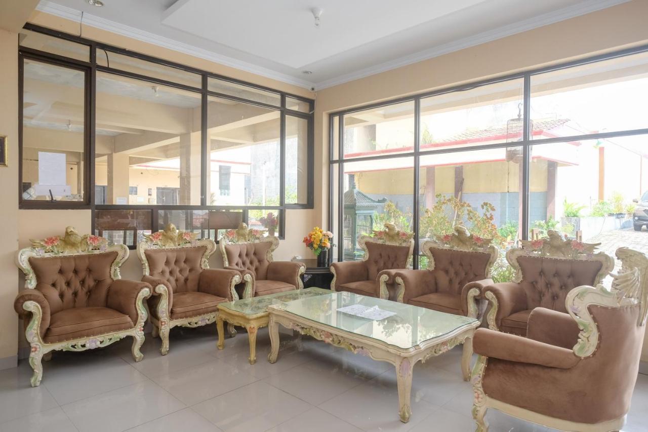 Reddoorz At H&W Hotel Solo Bagian luar foto