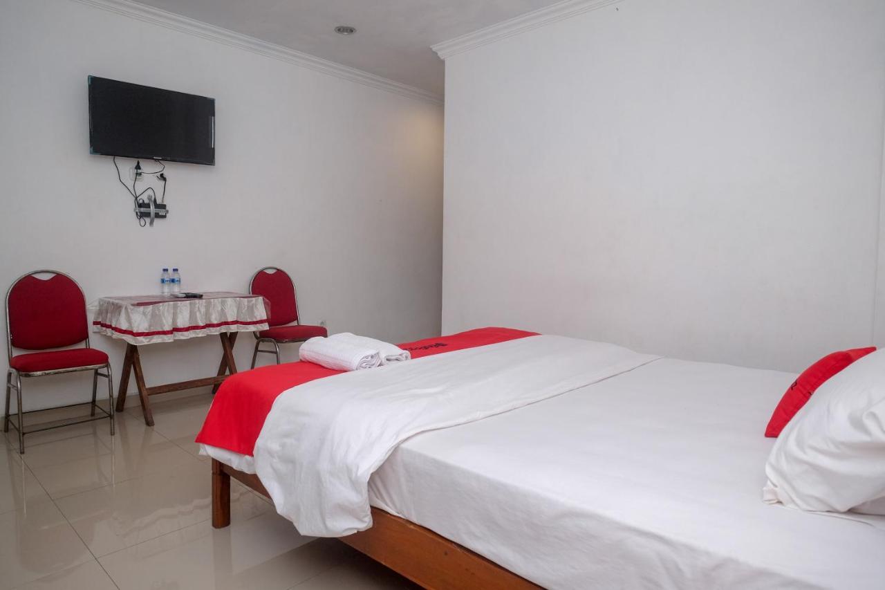 Reddoorz At H&W Hotel Solo Bagian luar foto