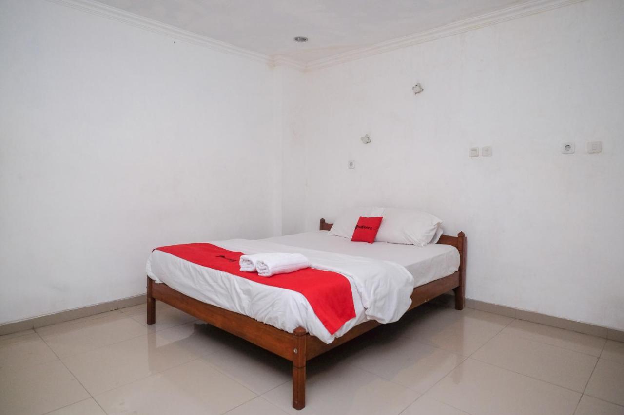 Reddoorz At H&W Hotel Solo Bagian luar foto