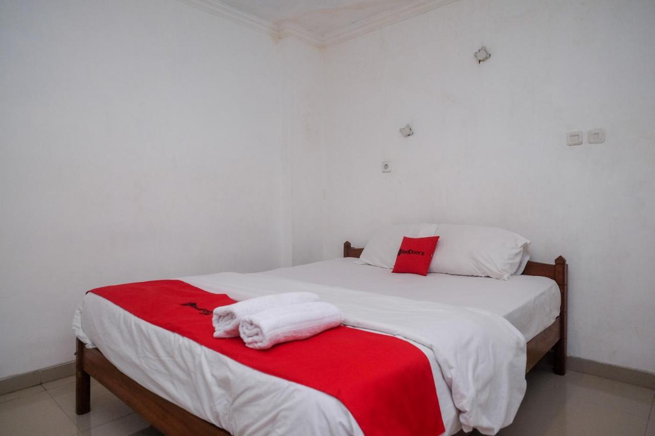 Reddoorz At H&W Hotel Solo Bagian luar foto