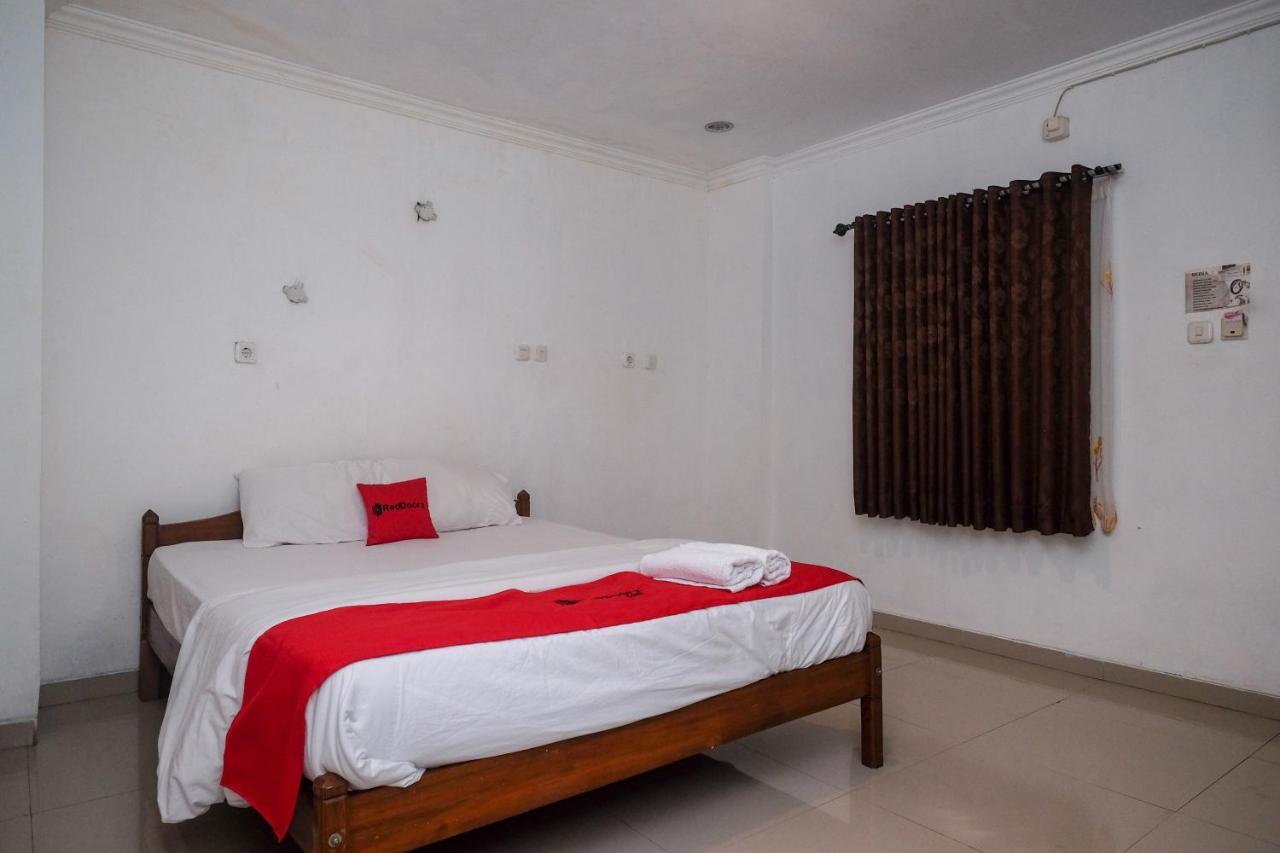 Reddoorz At H&W Hotel Solo Bagian luar foto